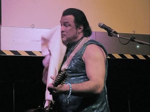 fat-steven-seagal1_zps6253f663.jpg