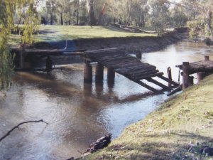 Howlong Common Bridge.jpg
