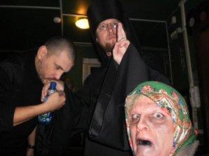 Bad-Family-Photos-Russian-Party.jpg