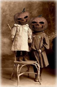 99d6629a188a8a6eaac68f22448c943d--vintage-halloween-photos-vintage-halloween-costumes.jpg