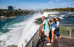 Niagara_Falls_State_Park__Niagara_Falls_NY__Niagara_Falls__New_York_By_Rail-1-600x386.jpg