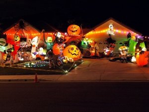 scary outside decor 6.jpg