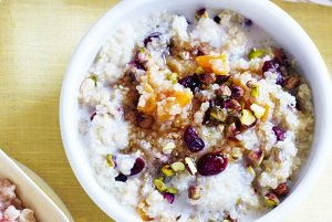 apricot-cranberry-and-pistachio-quinoa-porridge-85502-1.jpeg