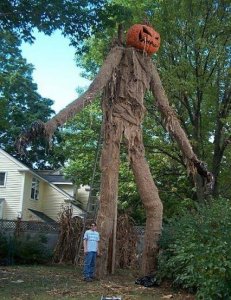 scary outside decor 4.jpg