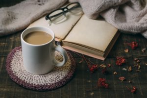 close-up-hot-chocolate-with-book_23-2148312071.jpg
