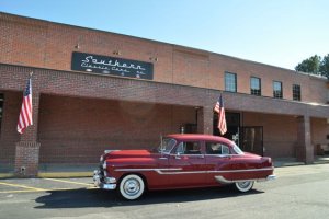 1416514152_53__Cont._Maroon_Pontiac_Chieftain_002.jpg