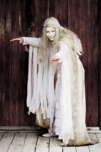 White_witch_(4731690410).jpg