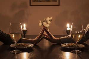 1200-83401919-romantic-candlelight-dinner.jpg