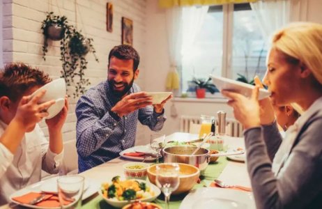 12_Slurping_Soup_iStock-878918690.jpg