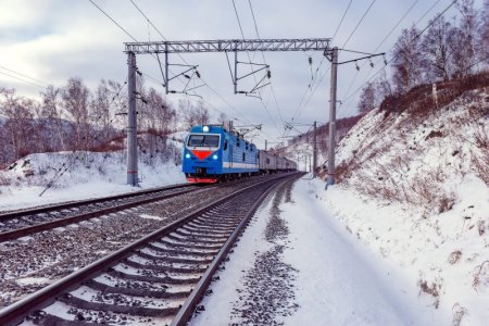 Trans-Siberian-train-lake-baikal.jpg