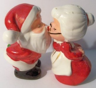 Santas kissing.jpg