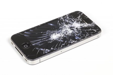 Iphone-With-Seriously-Broken-79342543.jpg Iphone-With-Seriously-Broken-79342543.jpg