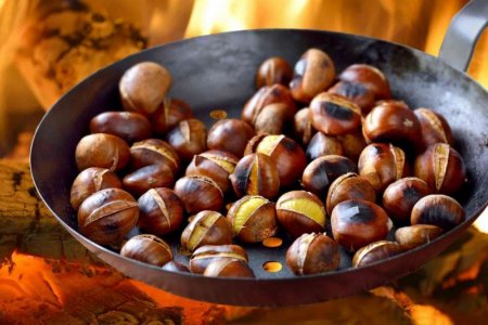 Roasted-chestnuts-502886028-1536x1025.jpg