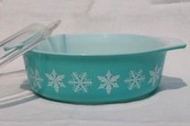vintage-Pyrex-oval-casserole-1-12-qt-baking-pan-retro-aqua-turquoise-snowflakes-Laurel-Leaf-Farm.jpg