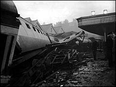 _38713255_traincrash238.jpg