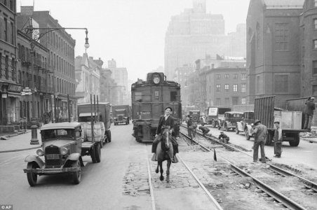 3D93F0A800000578-4253792-To_make_transporting_goods_into_New_York_City_s_industrial_areas-a-2_...jpg