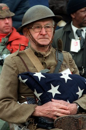 800px-World_War_I_veteran_Joseph_Ambrose,_86,_at_the_dedication_day_parade_for_the_Vietnam_Vet...jpg