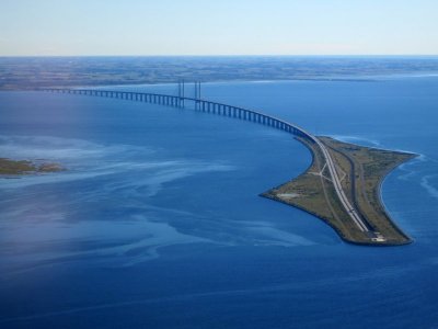 Øresund_Bridge_from_the_air_in_September_2015.jpg