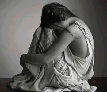 bw head knee palm I F 7.jpg