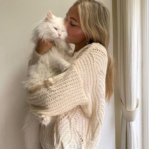 white cat.jpg