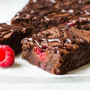 raspberry-truffle-brownie-bars-15[1].jpg