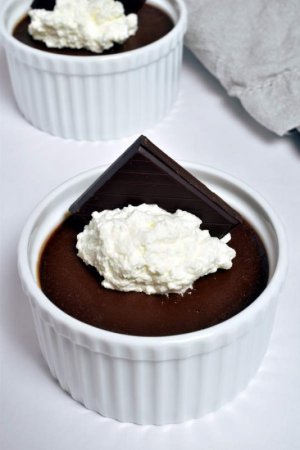 dark-chocolate-pot-de-creme-whipped-cream[1].jpg