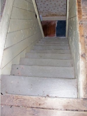 attic stairs3.jpg