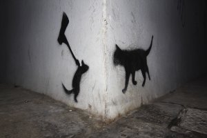 Just-around-the-corner-Street-Art-in-Kalamata-Greece.-Mouse-vs-Cat.jpg