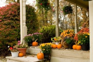 Porch-decoration-in-fall.jpg