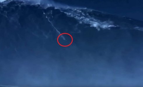 Surfer-breaks-world-record-by-riding-80-foot-wave-1.jpg Surfer-breaks-world-record-by-riding-80-foot-wave-1.jpg