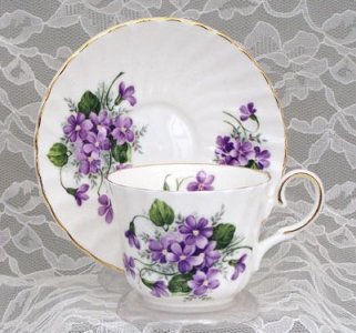 01ce7be58967a580ade24357ea365e42--bone-china-tea-cups-english-tea.jpg