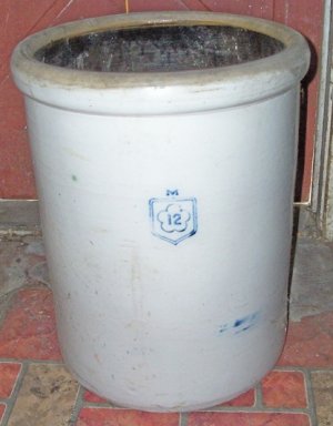 McCoy 12 gal crock1.jpg