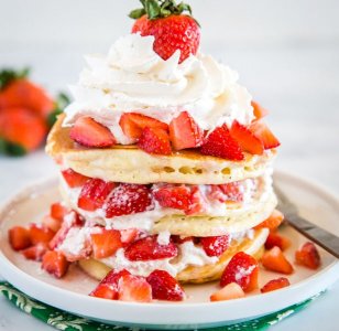 Strawberry-Shortcake-Pancakes-2-square.jpg