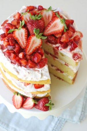 strawbcake2.jpg