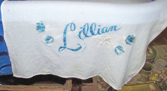 dresser scarf lillian.jpg