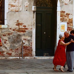elderly-couples-in-love-54-57f4e75301522__605.jpg