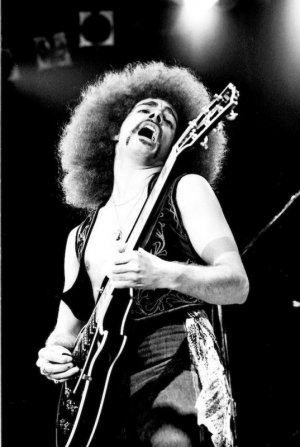 NEAL SCHON-3.jpg NEAL SCHON-3.jpg