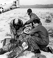 185px-Joseph_Kittinger_after_jump_1960_US_Air_Force.jpg