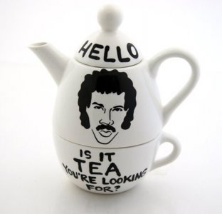 lionel_richie_teapot1-700x.jpg