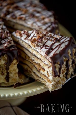 Holiday-Cake-Shortbread-Cake-layers-lined-topped-with-plum-butter-walnuts-meringue-and-Custard...jpg