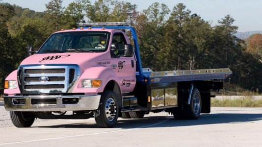 HT_aaa_pink_tow_truck_nt_131004_16x9_992.jpg