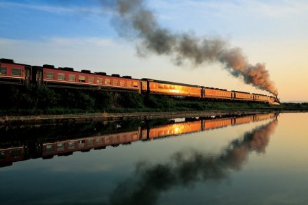 water-reflection-photography-train_2011-03.jpg