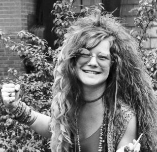76_hires-Janis-Joplin-Chelsea-Hotel-roof-garden-NYC-June-1970-R4554-8-A132Edit-1.jpg 76_hires-Janis-Joplin-Chelsea-Hotel-roof-garden-NYC-June-1970-R4554-8-A132Edit-1.jpg