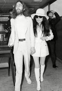 JOHN-LENNON-68_1781141a.jpg