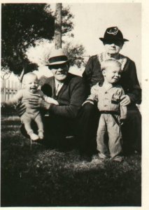 Grandparents Hurd w Tom and Jim 1938.jpg