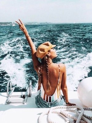 weekend speedboat.jpg