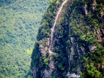 2CF983C300000578-3257293-Is_that_a_ladder_A_1_640_feet_long_stepped_path_opened_in_Guangd-a-38...jpg