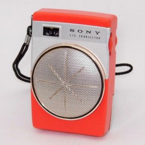 Vintage_Sony_Transistor_Radio,_Model_TR-620,_AM_Band,_6_Transistors,_Made_In_Japan,_Circa_1960...jpg