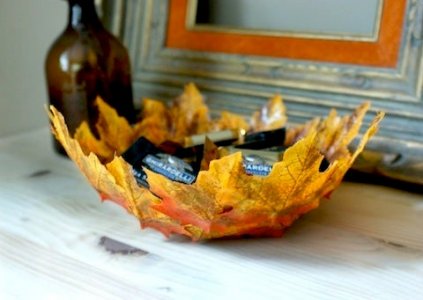 hellolucky_autumn_leaf_bowl[1].jpg