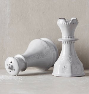 whimsical-chess-themed-spice-shakers-600x636[1].jpg